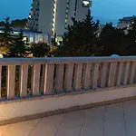 Happy Basset Terrace Apartment *