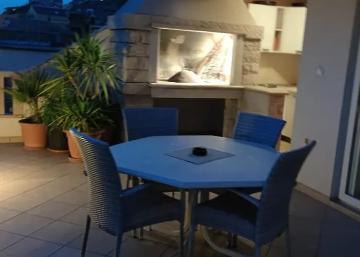 Happy Basset Terrace * Makarska