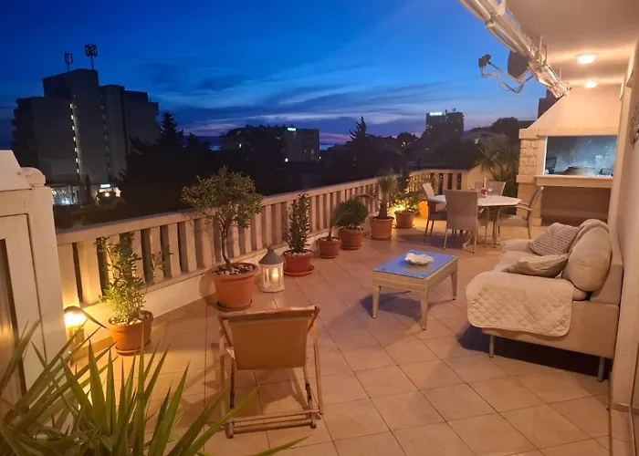 Happy Basset Terrace * Makarska