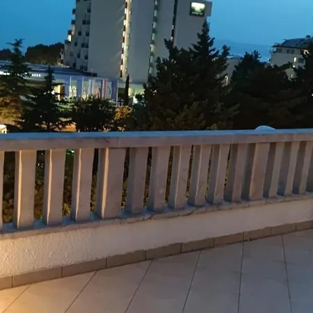 Happy Basset Terrace Apartament *