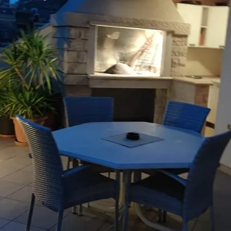 Happy Basset Terrace * Makarska